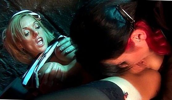 Riley Reid с подругой в групповухе, порно видео