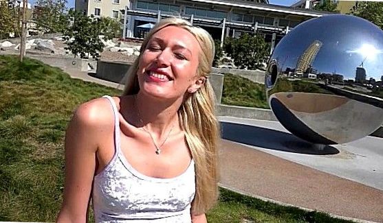 После знакомства с шикарной блондинкой, он пригласил её к себе домой и нежно трахнул, порно видео