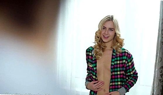 Подружки поиграли с друг дружкой на улице, порно видео