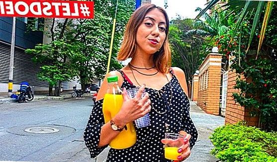 Девушка накрасила губки, надела легкий халатик и вышла в гостиную, где ее ждал мужик, порно видео