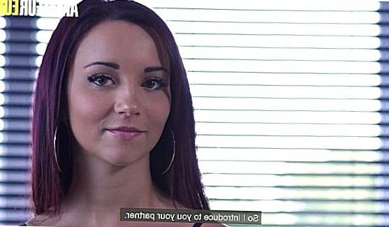 азиатка Asa Akira в черных чулках и негр, порно видео
