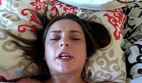 Две крошки удовлетворили мужика, порно видео