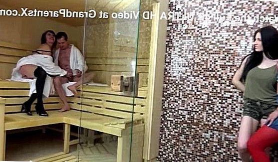 Обворожительная худышка в красных трусиках завелась прямо в примерочной и решила получить удовольствие, не отходя от места, порно видео