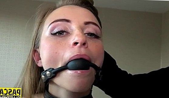Фэллон Вест дала в очко и пилотку, порно видео
