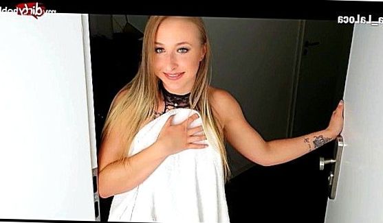 Большие Члены: Две молодые (18 лет) девчонки сосут двум молодым (18 лет) парням, порно видео